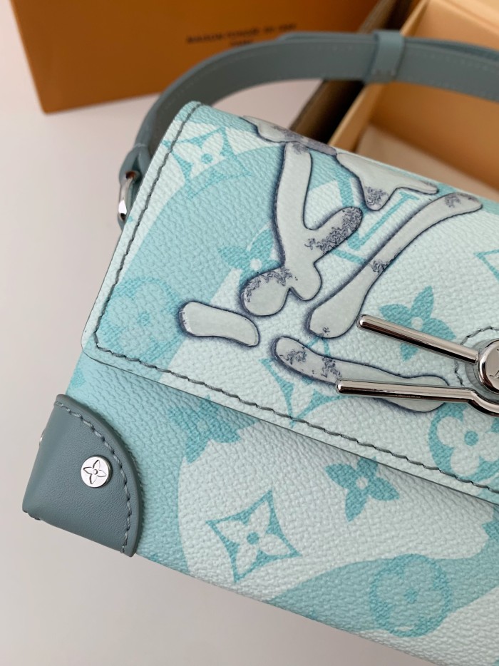  Handbags Louis Vuitton M22637 size:18*11*6.5 cm