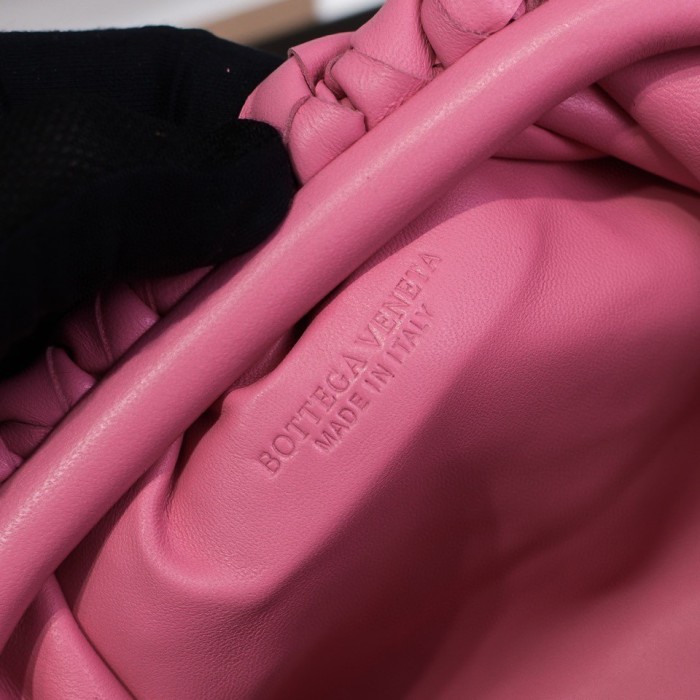 handbags Bottega Veneta The pouch size:23*13*8