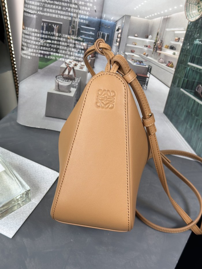  Handbags LOEWE 𝗛𝗮𝗺𝗺𝗼𝗰𝗸 𝗵𝗼𝗯𝗼 size:28-17-9.5 cm