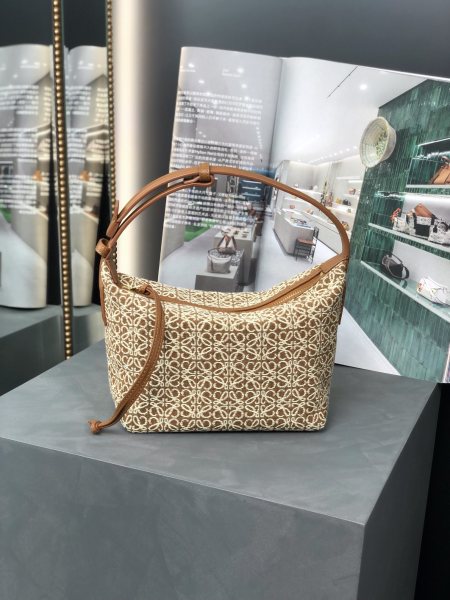  Handbags LOEWE 𝐂𝐮𝐛𝐢   size:21-12-17 cm