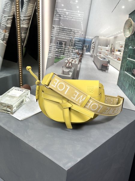  Handbags LOEWE 𝘔𝘪𝘯𝘪 𝘎𝘢𝘵𝘦 size:15*12.5*9cm