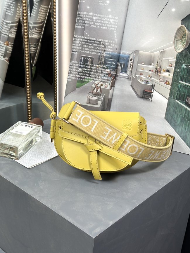 Handbags LOEWE 𝘔𝘪𝘯𝘪 𝘎𝘢𝘵𝘦 size:15*12.5*9cm