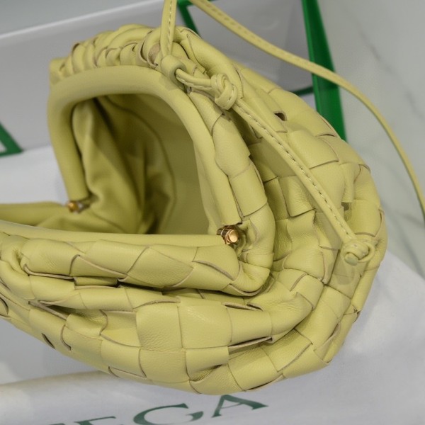 handbags Bottega Veneta The pouch size:23*13*8