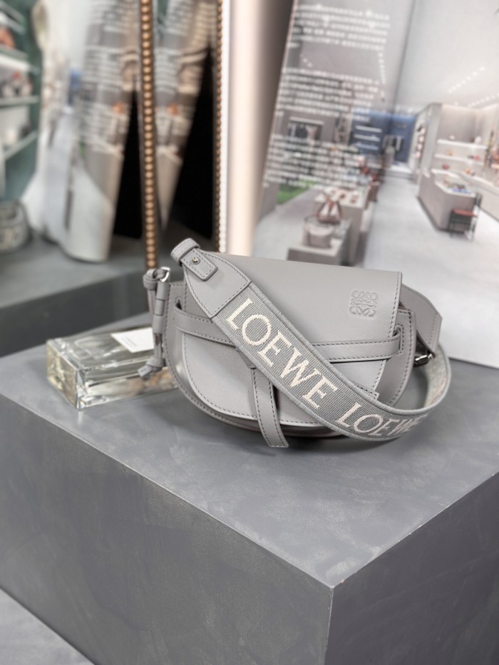  Handbags LOEWE 𝘔𝘪𝘯𝘪 𝘎𝘢𝘵𝘦 size:15*12.5*9cm