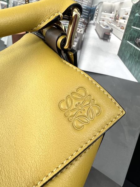  Handbags LOEWE ZP size:24−14-11 cm