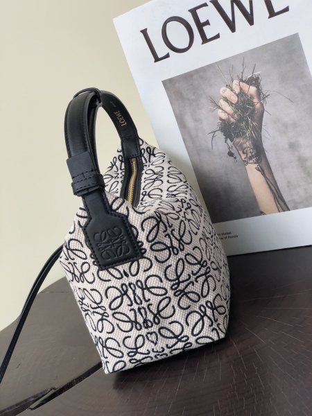  Handbags LOEWE 𝐂𝐮𝐛𝐢   size:21-12-12.5 cm