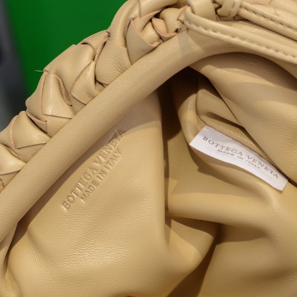 handbags Bottega Veneta The pouch size:23*13*8