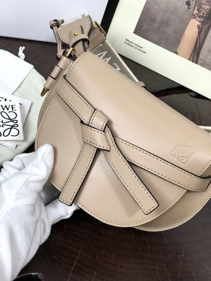  Handbags LOEWE 𝘔𝘪𝘯𝘪 𝘎𝘢𝘵𝘦 size:15*12.5*9cm