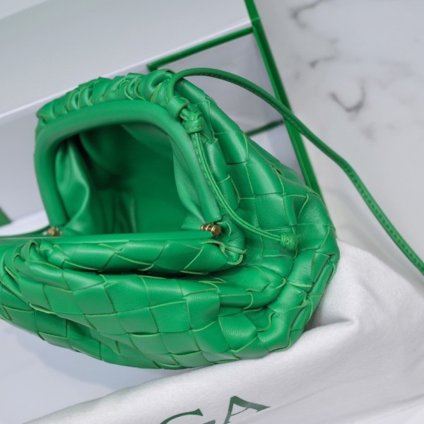 handbags Bottega Veneta The pouch size:23*13*8