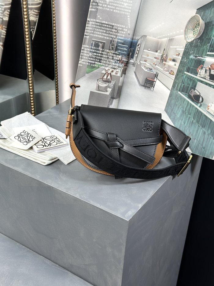  Handbags LOEWE 𝘔𝘪𝘯𝘪 𝘎𝘢𝘵𝘦 size:15*12.5*9cm