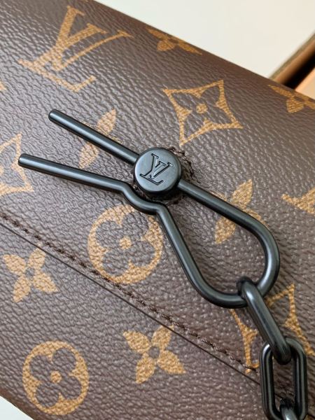  Handbags Louis Vuitton M82534 size:18*1*6.5 cm