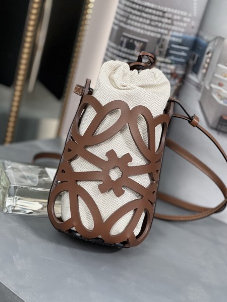  Handbags LOEWE 𝗔𝗻𝗮𝗴𝗿𝗮𝗺 size:21-12-7 cm