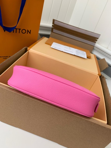  Handbags Louis Vuitton M82391 size:20.5*11*5 cm