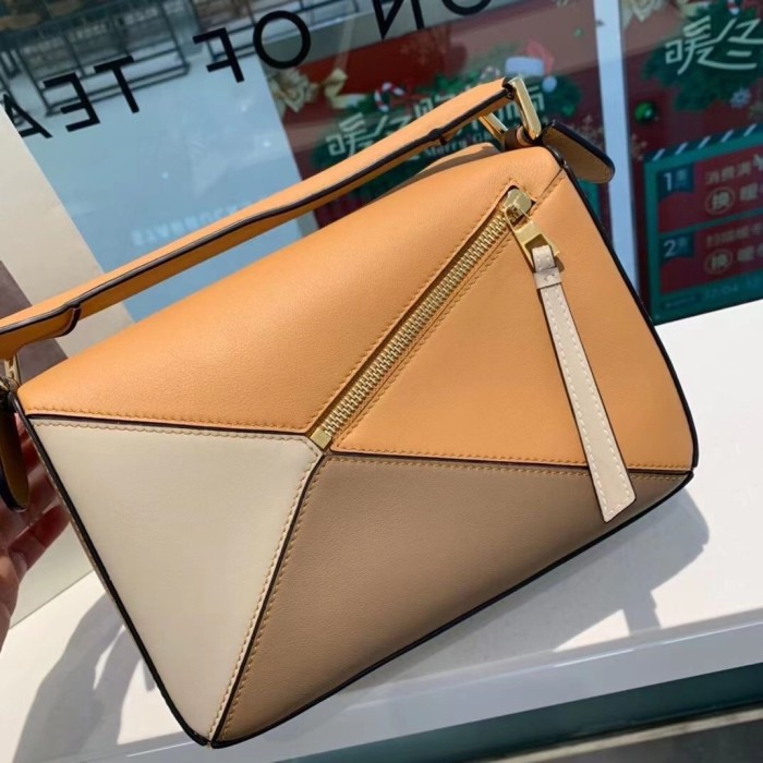  Handbags LOEWE ZP size:24−14-11 cm