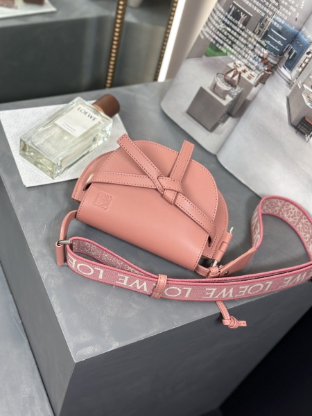  Handbags LOEWE 𝘔𝘪𝘯𝘪 𝘎𝘢𝘵𝘦 size:15*12.5*9cm