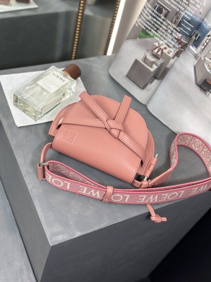  Handbags LOEWE 𝘔𝘪𝘯𝘪 𝘎𝘢𝘵𝘦 size:15*12.5*9cm