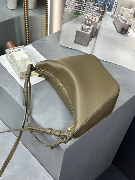  Handbags LOEWE 𝗛𝗮𝗺𝗺𝗼𝗰𝗸 𝗵𝗼𝗯𝗼 size:28-17-9.5 cm