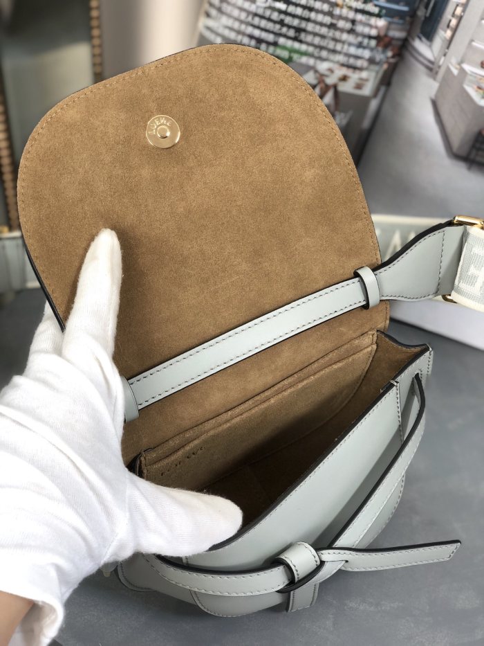  Handbags LOEWE 𝘔𝘪𝘯𝘪 𝘎𝘢𝘵𝘦 size:15*12.5*9cm