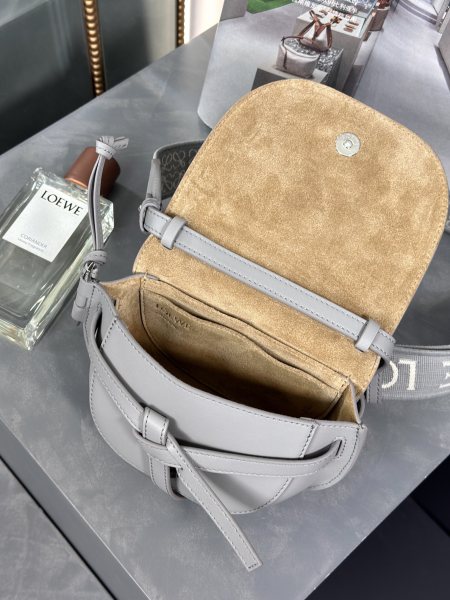 Handbags LOEWE 𝘔𝘪𝘯𝘪 𝘎𝘢𝘵𝘦 size:15*12.5*9cm