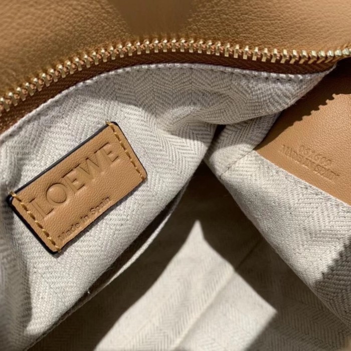  Handbags LOEWE ZP size:24−14-11 cm