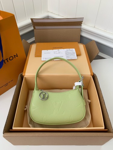  Handbags Louis Vuitton M82391 size:20.5*11*5 cm