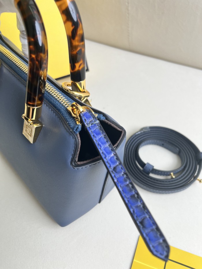 handbags FENDI 8BS067 size:20.5*12*9cm