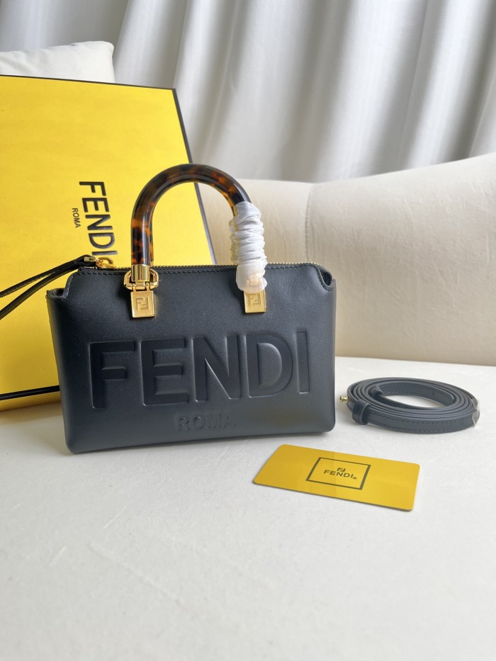handbags FENDI 8BS067 size:20.5*12*9cm