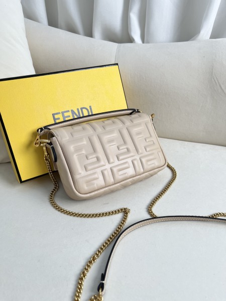 handbags FENDI 212 size:19*11.5*4cm
