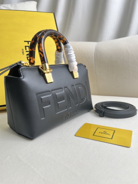 handbags FENDI 8BS067 size:20.5*12*9cm