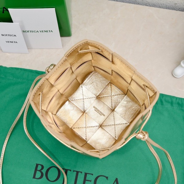  Handbags Bottega Veneta 6612 size:19 cm