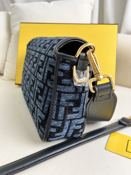 handbags FENDI 233 size:27*15*6cm