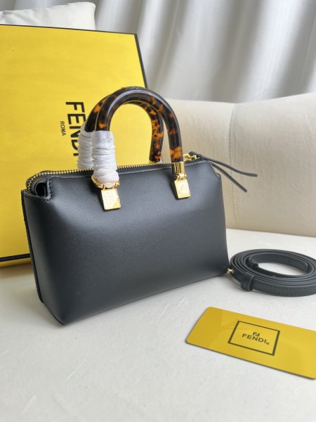 handbags FENDI 8BS067 size:20.5*12*9cm