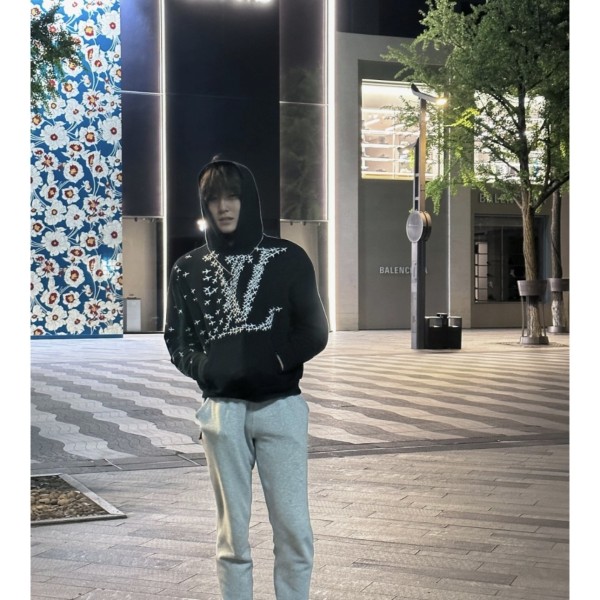 Clothes LOUIS VUITTON 927