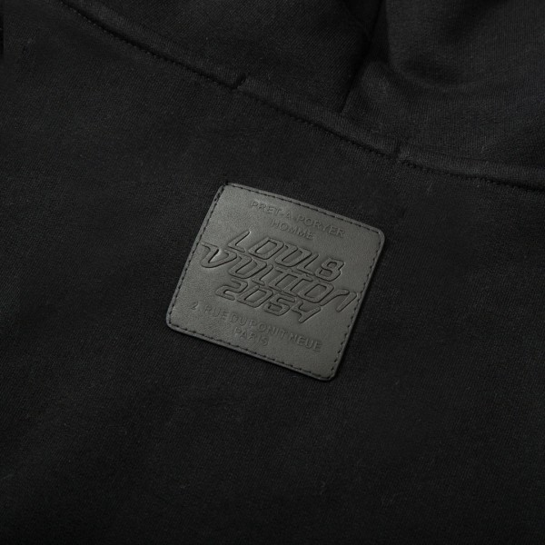 Clothes LOUIS VUITTON 927