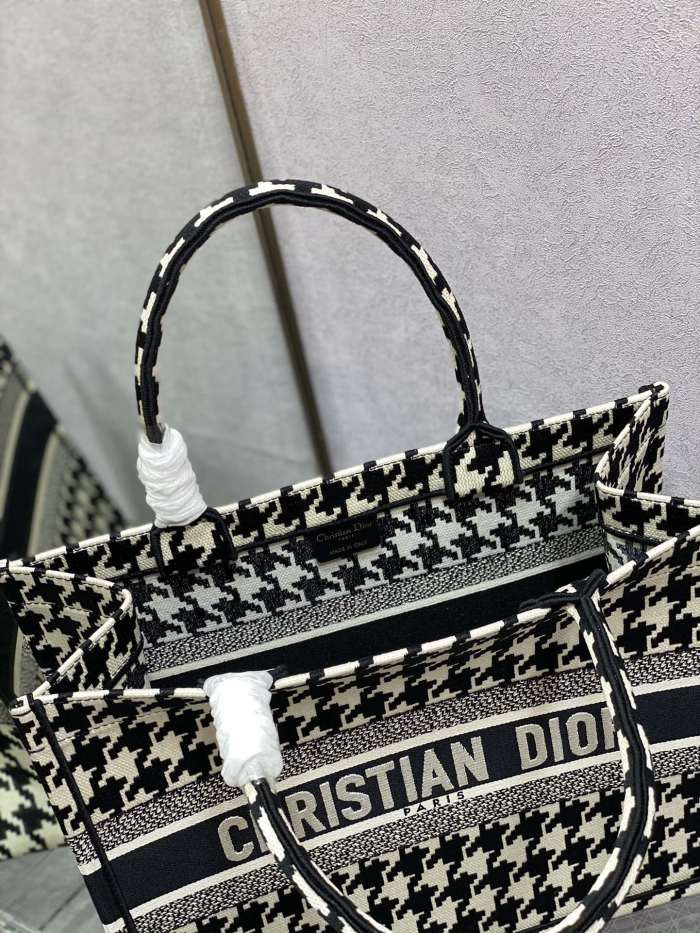  Handbags Dior Book Tote 8001 size:36*18*28 cm