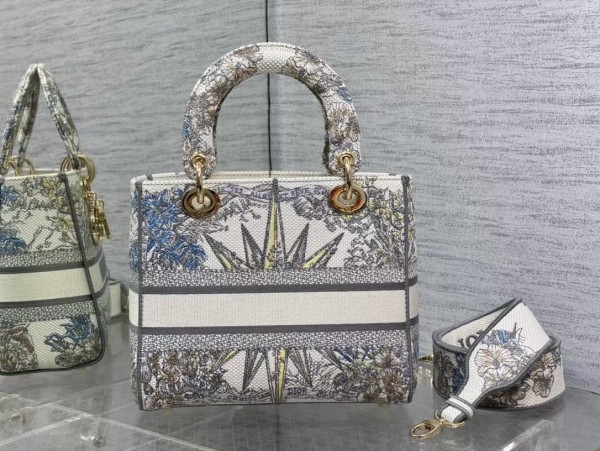  Handbags Lady Dior 6605 size：24*20*11 cm