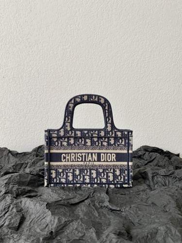  Handbags Dior Book Tote 8001 size:23*17*11 cm