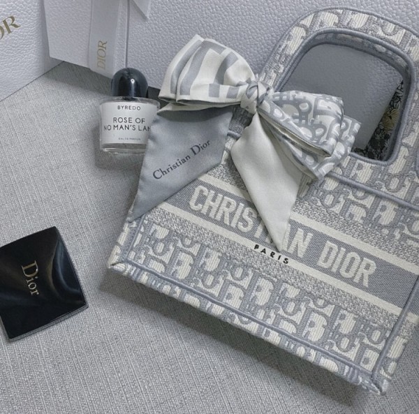  Handbags Dior Book mini Tote 8001