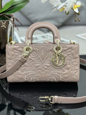  Handbags Lady Dior M0540 size:22*13.5*5 cm