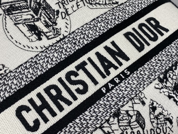  Handbags Lady Dior 6605 size：24*11*20 cm