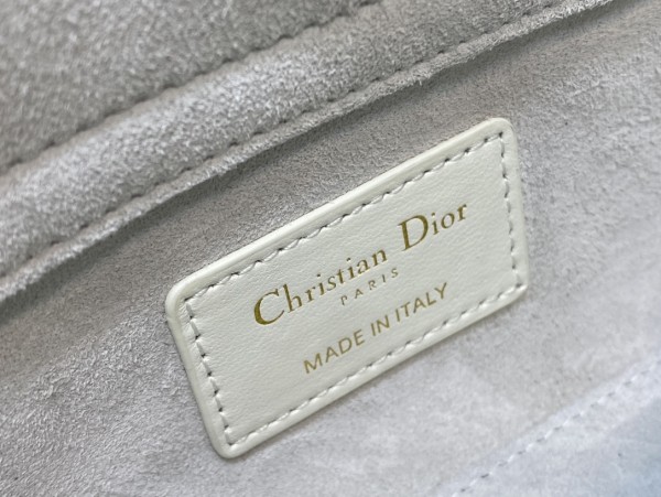  Handbags Dior 9240 size：22*6*12 cm