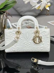  Handbags Lady Dior M0540 size:22*13.5*5 cm