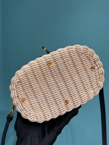  Handbags 𝐃𝐢𝐨𝐫 𝐒𝐢𝐠𝐧𝐚𝐭𝐮𝐫𝐞 𝐕𝐚𝐧𝐢𝐭𝐲 size:24*14*18 cm