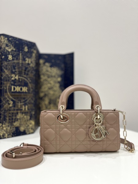  Handbags Dior 9240 size：22*6*12 cm