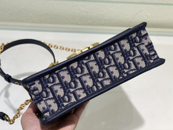  Handbags 𝐃!𝐨𝐫 𝐌𝐨𝐧𝐭𝐚𝐢𝐠𝐧𝐞 9207 size：21.5*12*6 cm