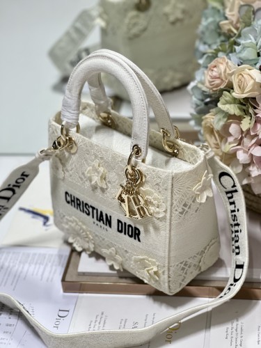  Handbags Dior 9207 size：24*20*11 cm