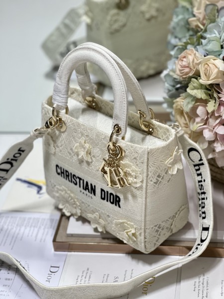  Handbags Dior 9207 size：24*20*11 cm