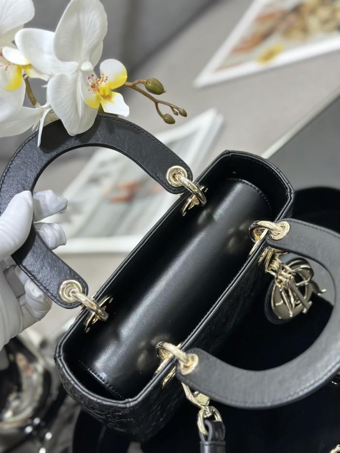  Handbags Lady Dior M0538 size:20*16.5*8 cm