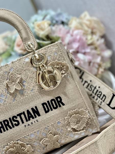  Handbags Dior 9207 size：24*20*11 cm