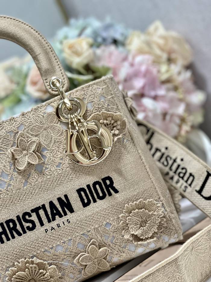  Handbags Dior 9207 size：24*20*11 cm